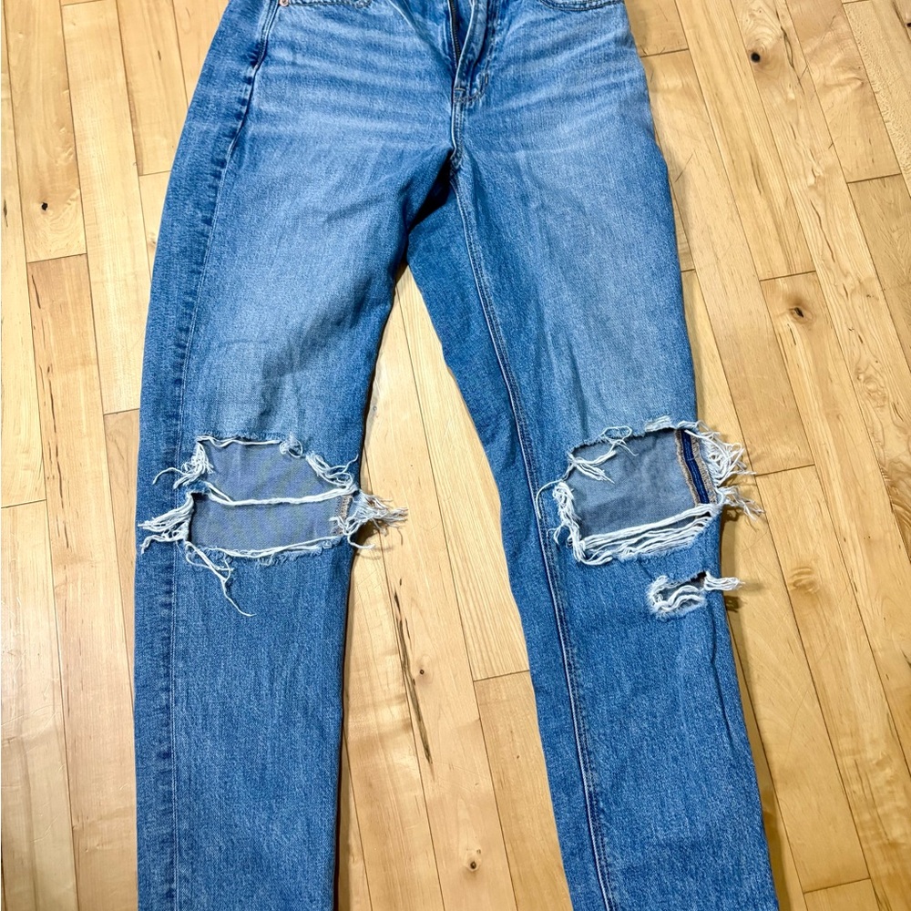 American Eagle strigid Distressed Blue Jeans